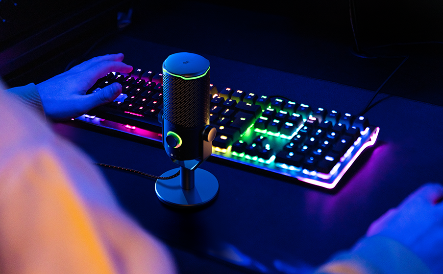 JBL_Quantum_Stream_Studio_Lifestyle_Image